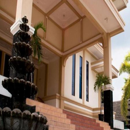 King Hotel Wates  Екстер'єр фото